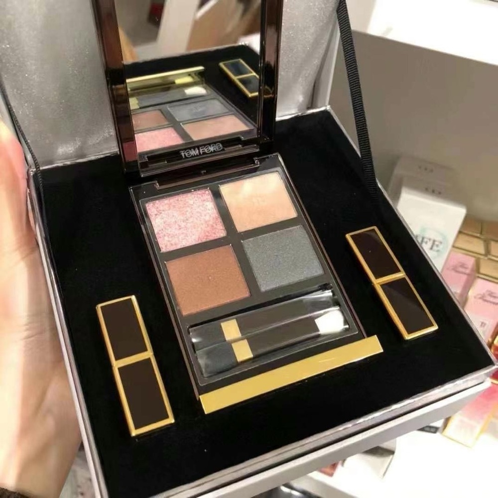 Tom Ford Eyeshadow Palette with 1 Lipstick only - mini size - Picture 2 of 5